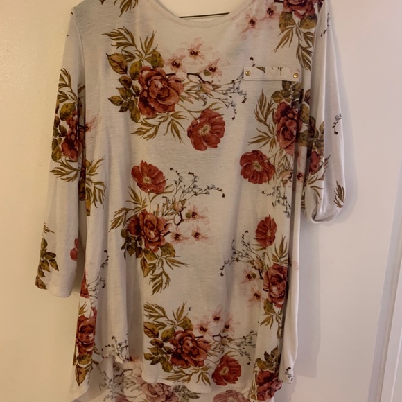Floral Top - Picture 2 of 3